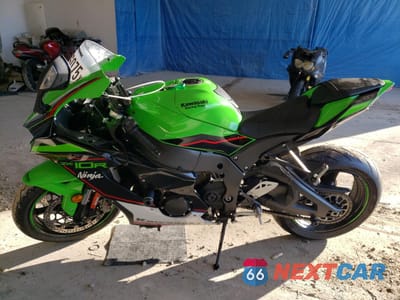 Trzecie zdjęcie samochodu z tyłu: 2021 KAWASAKI ZX1002 M VIN:JKBZXVM18MA000241 - miniatura