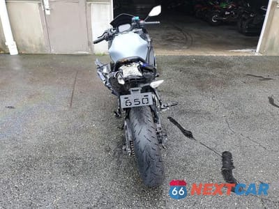 Czwarte zdjęcie samochodu z boku: 2022 KAWASAKI EX650 M VIN:ML5EXEM16NDA67698 - miniatura