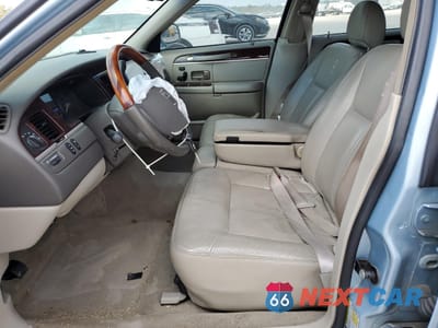 Zdjęcie 7 z 14 samochodu: 2010 LINCOLN TOWN CAR SIGNATURE LIMITED VIN:2LNBL8CV7AX614564 - miniatura