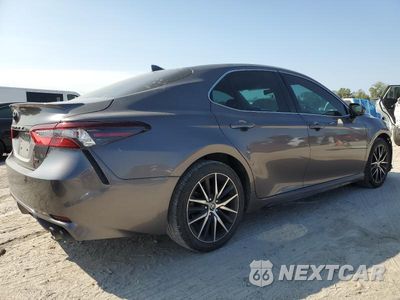Trzecie zdjęcie samochodu z tyłu: 2022 TOYOTA CAMRY SE VIN:4T1G11AK1NU659959 - miniatura