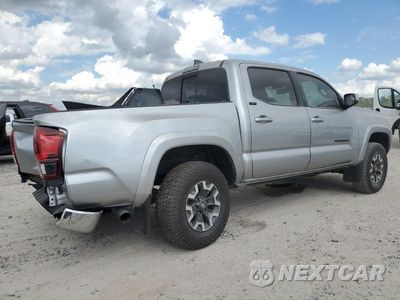Trzecie zdjęcie samochodu z tyłu: 2022 TOYOTA TACOMA DOUBLE CAB VIN:3TMAZ5CN4NM176813 - miniatura