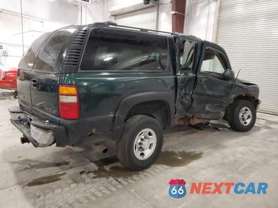 Trzecie zdjęcie samochodu z tyłu: 2001 CHEVROLET SUBURBAN K2500 VIN:3GNGK26U81G225205 - miniatura