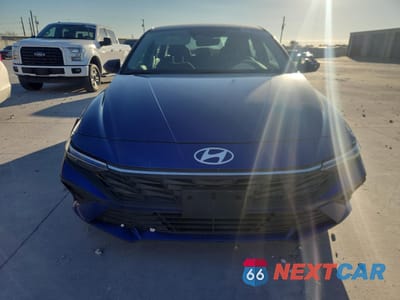 Piąte zdjęcie samochodu w środku: 2024 HYUNDAI ELANTRA SEL VIN:KMHLM4DG3RU724847 - miniatura