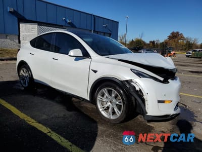 Czwarte zdjęcie samochodu z boku: 2021 TESLA MODEL Y VIN:5YJYGDEE8MF240978 - miniatura