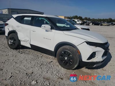 Czwarte zdjęcie samochodu z boku: 2020 CHEVROLET BLAZER 1LT VIN:3GNKBBRA1LS701838 - miniatura