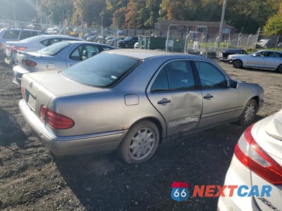 Trzecie zdjęcie samochodu z tyłu: 1999 MERCEDES-BENZ E 320 VIN:WDBJF65H2XA793115 - miniatura