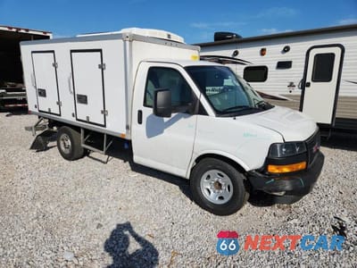 Czwarte zdjęcie samochodu z boku: 2024 GMC SAVANA CUTAWAY G3500 VIN:1GD07RF79R1185494 - miniatura
