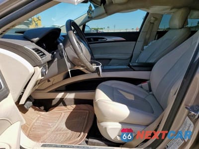 Zdjęcie 7 z 12 samochodu: 2019 LINCOLN MKZ VIN:3LN6L5KU5KR619321 - miniatura