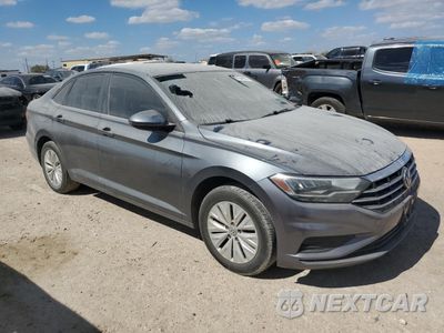 Czwarte zdjęcie samochodu z boku: 2019 VOLKSWAGEN JETTA S VIN:3VWC57BUXKM031129 - miniatura