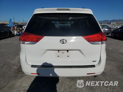 Zdjęcie 6 z 13 samochodu: 2014 TOYOTA SIENNA XLE VIN:5TDYK3DC1ES472733 - miniatura