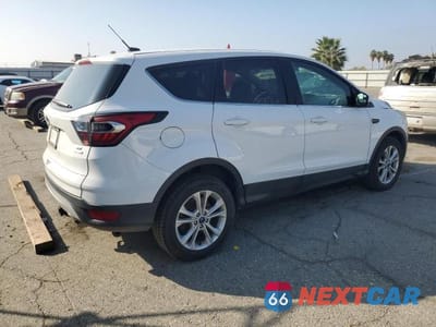 Trzecie zdjęcie samochodu z tyłu: 2017 FORD ESCAPE SE VIN:1FMCU9GD5HUB45551 - miniatura