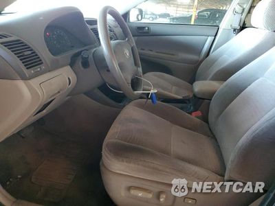 Zdjęcie 7 z 12 samochodu: 2004 TOYOTA CAMRY LE VIN:4T1BF32K04U080322 - miniatura