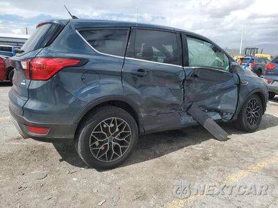 Trzecie zdjęcie samochodu z tyłu: 2019 FORD ESCAPE SE VIN:1FMCU0GDXKUA35887 - miniatura