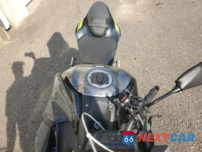 Piąte zdjęcie samochodu w środku: 2020 KAWASAKI ZR900 F VIN:ML5ZRDF17LDA38520 - miniatura