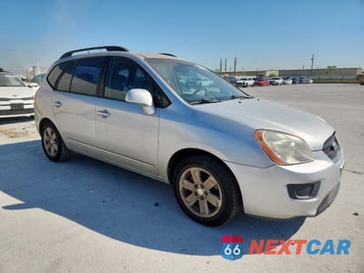 Czwarte zdjęcie samochodu z boku: 2009 KIA RONDO BASE VIN:KNAFG528X97222617 - miniatura