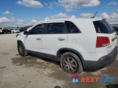 Drugie zdjęcie samochodu z przodu: 2011 KIA SORENTO LX VIN:5XYKT3A14BG084622 - miniatura