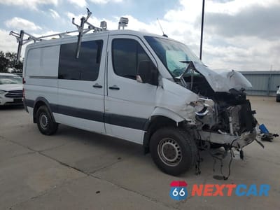 Czwarte zdjęcie samochodu z boku: 2015 MERCEDES BENZ SPRINTER 2500 DELIVERY VAN VAN VIN:WD3PE7DC2FP156273 - miniatura