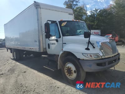 2015 INTERNATIONAL 4300 BOX TRUCK 1HTMMAAN2FH642836 - główne zdjęcie licytacji z USA - miniatura