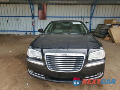 Piąte zdjęcie samochodu w środku: 2013 CHRYSLER 300 VIN:2C3CCAAG2DH572795 - miniatura