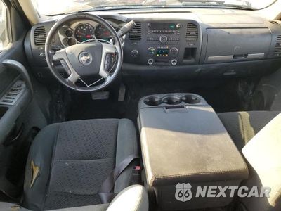 Zdjęcie 8 z 12 samochodu: 2007 CHEVROLET SILVERADO K2500 HEAVY DUTY VIN:1GCHK23697F556498 - miniatura