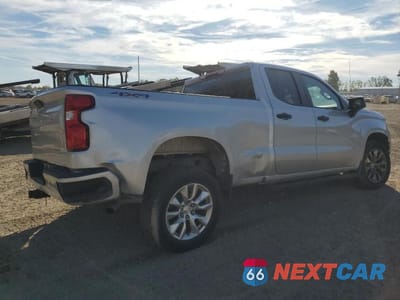 Trzecie zdjęcie samochodu z tyłu: 2019 CHEVROLET SILVERADO K1500 CUSTOM VIN:1GCRYBEH9KZ327814 - miniatura