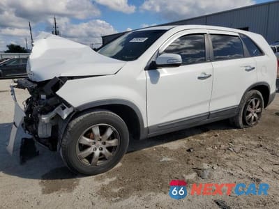 2011 KIA SORENTO LX 5XYKT3A14BG084622 - główne zdjęcie licytacji z USA - miniatura