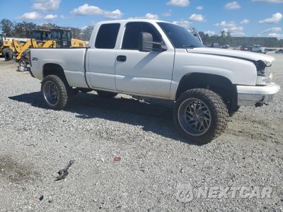 Czwarte zdjęcie samochodu z boku: 2003 CHEVROLET SILVERADO K1500 VIN:1GCEK19T13Z351275 - miniatura