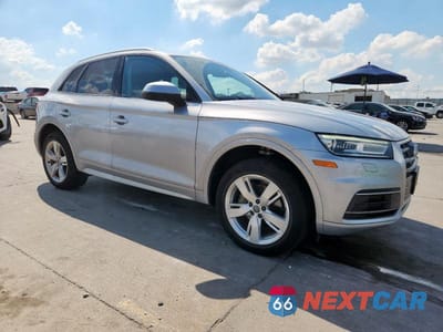 Czwarte zdjęcie samochodu z boku: 2018 AUDI Q5 PREMIUM VIN:WA1ANAFY5J2196381 - miniatura