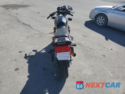 Zdjęcie 6 z 9 samochodu: 1981 HONDA CB750 F VIN:JH2RC0408BM207702 - miniatura