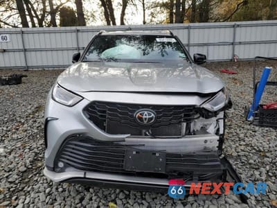 Piąte zdjęcie samochodu w środku: 2023 TOYOTA HIGHLANDER L VIN:5TDKDRBH7PS510566 - miniatura