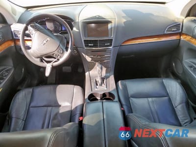 Zdjęcie 8 z 12 samochodu: 2013 LINCOLN MKT VIN:2LMHJ5AT3DBL55951 - miniatura