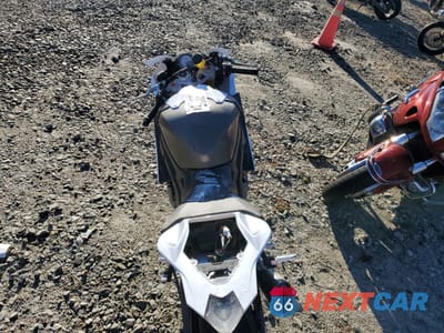 Zdjęcie 6 z 8 samochodu: 2010 BMW S 1000 RR VIN:WB1051705AZV41374 - miniatura