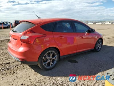 Trzecie zdjęcie samochodu z tyłu: 2014 FORD FOCUS SE VIN:1FADP3K23EL296804 - miniatura