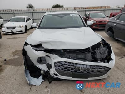 Piąte zdjęcie samochodu w środku: 2025 AUDI Q5 PRESTIGE VIN:WA13AAGU3S2069503 - miniatura