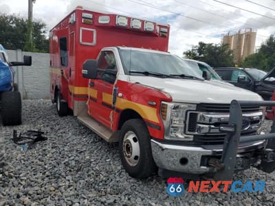 Czwarte zdjęcie samochodu z boku: 2019 FORD F350 SUPER DUTY VIN:1FDRF3GT5KEF24544 - miniatura