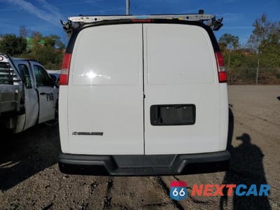 Zdjęcie 6 z 13 samochodu: 2017 CHEVROLET EXPRESS G2500 VIN:1GCWGAFF3H1315937 - miniatura