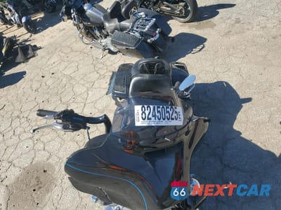 Piąte zdjęcie samochodu w środku: 2015 HARLEY-DAVIDSON FLHTK SHRINE ULTRA LIMITED VIN:1HD1KNL15FB618796 - miniatura