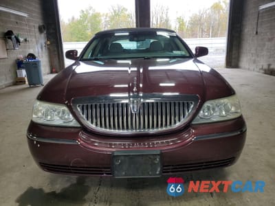 Piąte zdjęcie samochodu w środku: 2006 LINCOLN TOWN CAR DESIGNER VIN:1LNHM83W96Y609728 - miniatura