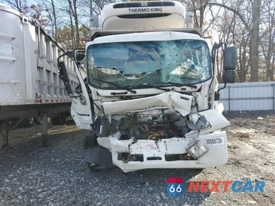 Piąte zdjęcie samochodu w środku: 2019 ISUZU FTR REFRIGERATED BOX TRUCK VIN:54DK6S162KSG00238 - miniatura