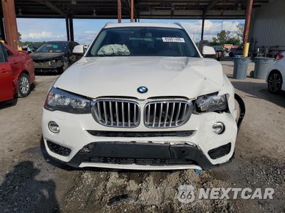Piąte zdjęcie samochodu w środku: 2017 BMW X3 SDRIVE28I VIN:5UXWZ7C35H0X40779 - miniatura