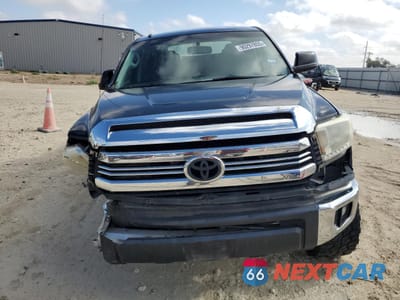 Piąte zdjęcie samochodu w środku: 2016 TOYOTA TUNDRA CREWMAX SR5 VIN:5TFEM5F10GX105310 - miniatura