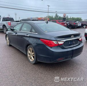 Trzecie zdjęcie samochodu z tyłu: 2013 HYUNDAI SONATA SE VIN:5NPEC4AC3DH607919 - miniatura