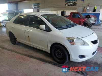 Czwarte zdjęcie samochodu z boku: 2012 TOYOTA YARIS VIN:JTDBT4K3XCL032035 - miniatura