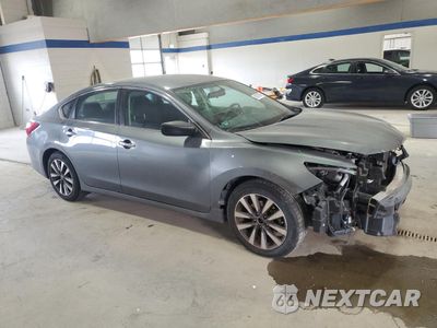 Czwarte zdjęcie samochodu z boku: 2017 NISSAN ALTIMA 2.5 VIN:1N4AL3AP4HC264234 - miniatura