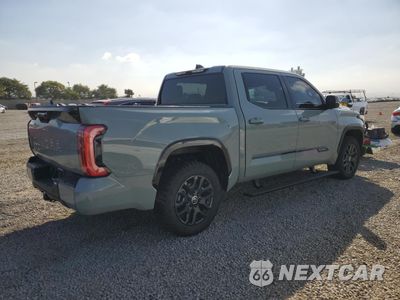 Trzecie zdjęcie samochodu z tyłu: 2024 TOYOTA TUNDRA CREWMAX PLATINUM VIN:5TFNC5DB4RX069123 - miniatura