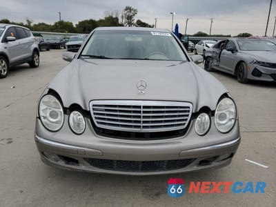 Piąte zdjęcie samochodu w środku: 2003 MERCEDES-BENZ E 320 VIN:WDBUF65J23A310409 - miniatura