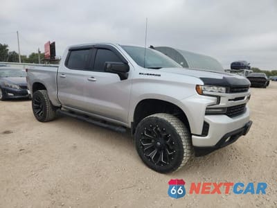 Czwarte zdjęcie samochodu z boku: 2020 CHEVROLET SILVERADO K1500 RST VIN:1GCUYEELXLZ299460 - miniatura