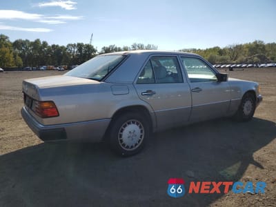 Trzecie zdjęcie samochodu z tyłu: 1990 MERCEDES-BENZ 300 E 2.6 VIN:WDBEA26D2LB221888 - miniatura