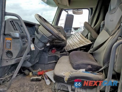 Zdjęcie 8 z 10 samochodu: 2020 VOLVO VNR SEMI TRUCK VIN:4V4WC9EJ7LN269826 - miniatura