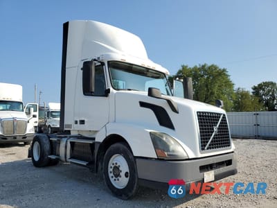 2017 VOLVO VNL SEMI TRUCK 4V4N39TG7HN988052 - główne zdjęcie licytacji z USA - miniatura